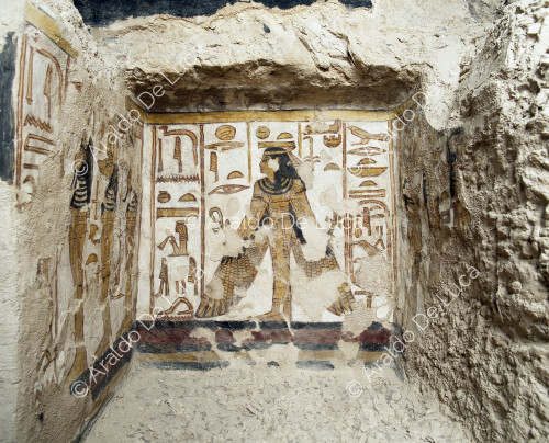 Nicchia decorata con la dea Nut, Anubi e i quattro figli di Horus