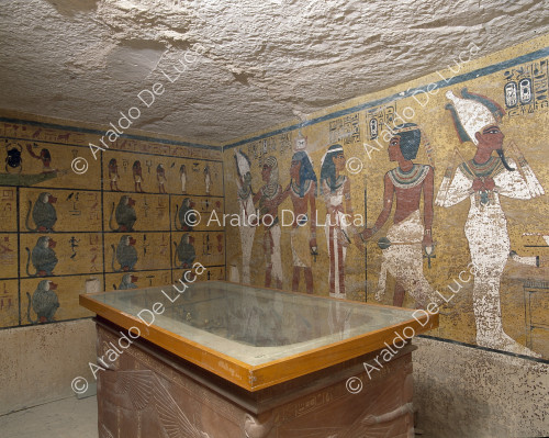 Le sarcophage de Tutankhamon et la décoration de la chambre funèbre