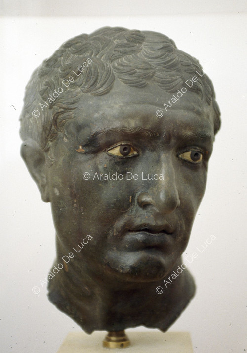 Testa maschile in bronzo romana