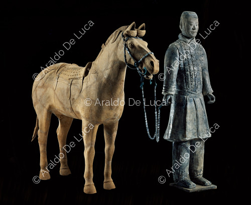 Terrakotta-Armee. Reiter mit Pferd