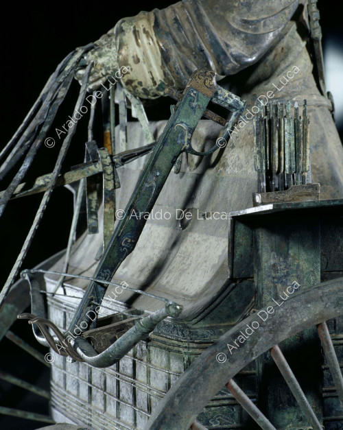 Terrakotta-Armee. Krieger auf Streitwagen. Detail mit Armbrust und Pfeilen