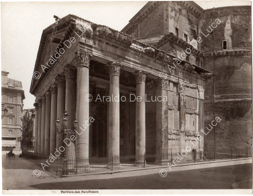 Roma Portico del Pantheon