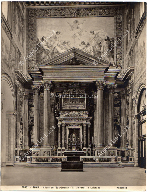 Autel du Sacrement dans la Basilique de San Giovanni in Laterano