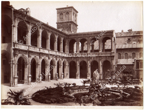 Roma Palazzo di Venezia Portico con Torre