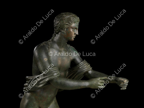 Bronze statue of Apollo darting. Detail