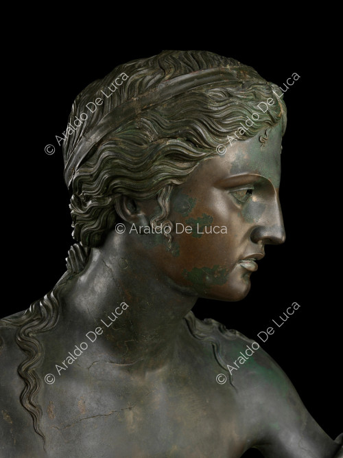 Bronze statue of Apollo darting. Detail