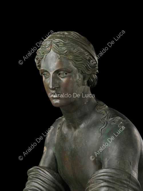 Estatua en bronce de Apolo Saettante