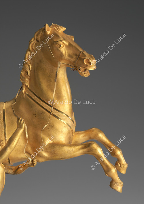 Cavallo guidato da un amorino - Pendola da tavolo, particolare del cavallo