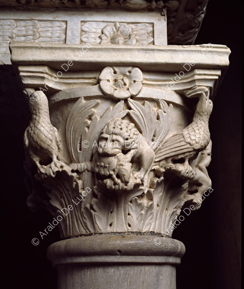 Pulpit. Detail with column base