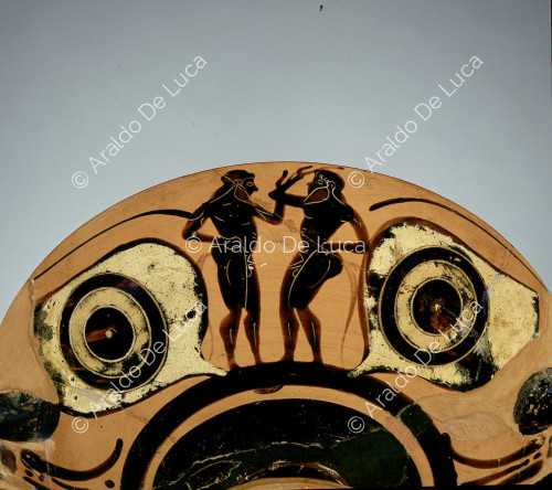 Kylix de arcilla con decoración de figuras negras