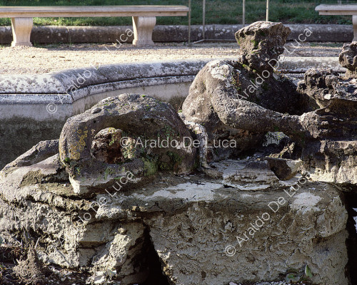 Fontana dei Tritoni, restauro