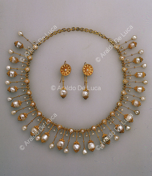 Necklace and pair of earrings