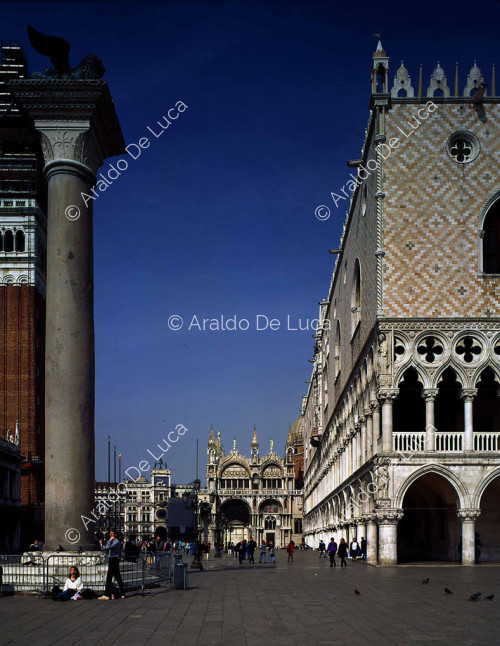Piazza San Marco e veduta laterale della chiesa
