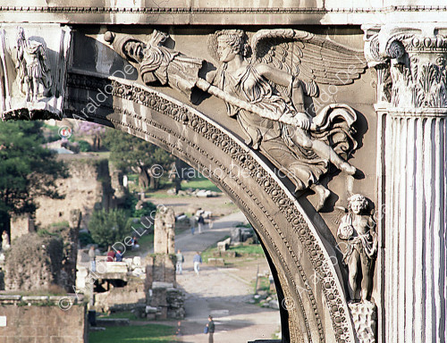 Arco de Septimio Severo, victoria alada