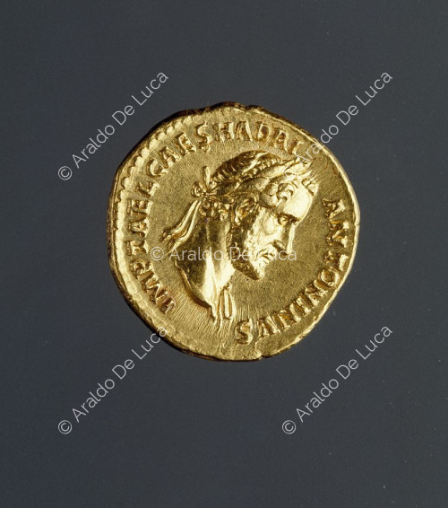  Büste des Antoninus Pius, römischer Kaiser Aureus