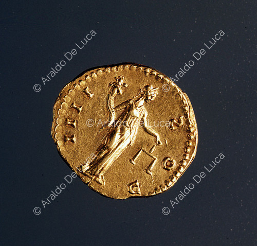 Aequitas holding scales and cornucopia, Imperial Roman Aureus of Antoninus Pius