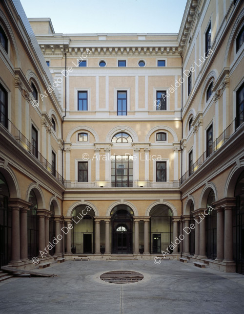 Palacio Massimo, exterior