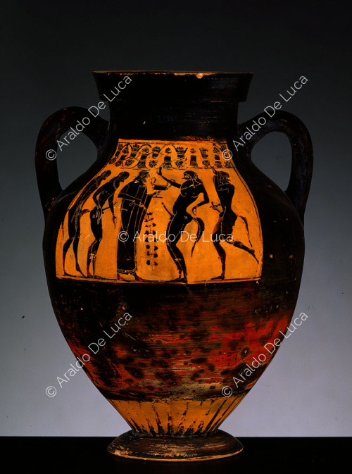 Clay amphora with black-figure decoration